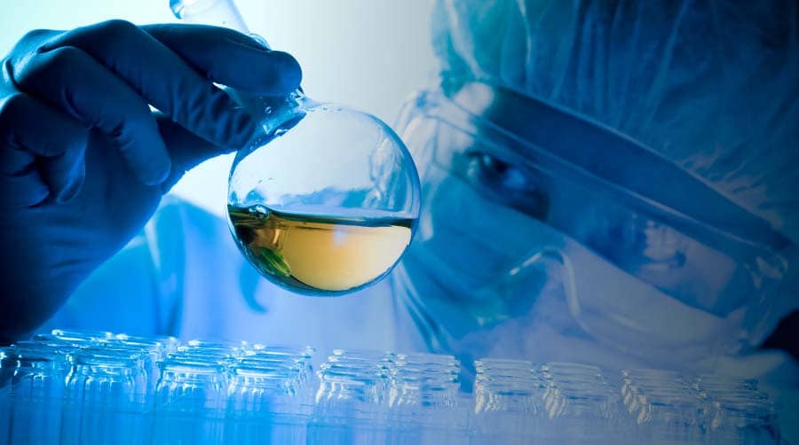 evidenze_scientifiche2 anziani che si abbracciano