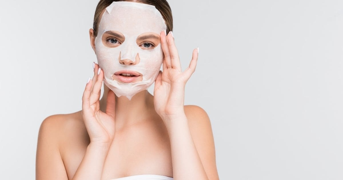 donna con maschera viso - creme al collagene