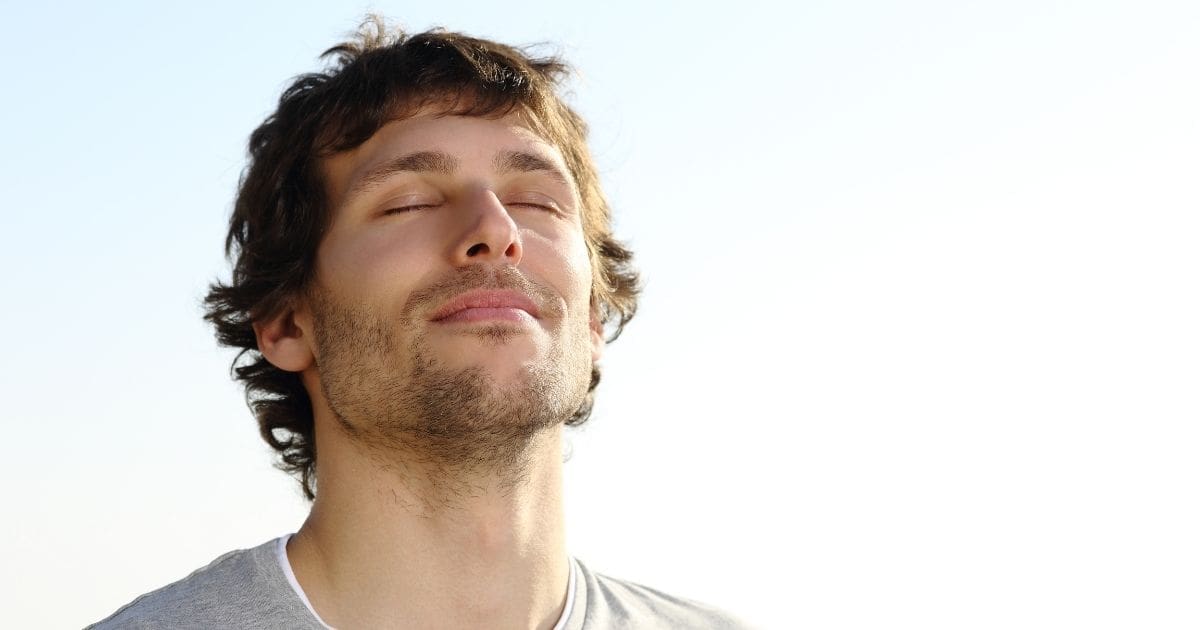 uomo sereno - integratori per calmare il sistema nervoso