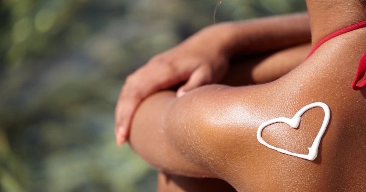 pelle abbronzata a simbolo di come abbronzarsi in modo sicuro